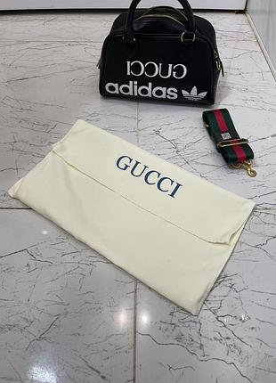 Чорна сумка-дафл з колаборації gucci x adidas
