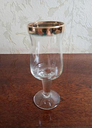 Скляна чарочка з позолотою.
