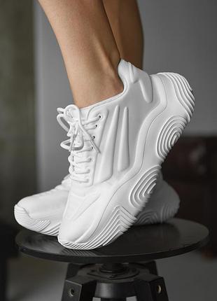Кроссовки женские белого цвета на платформе