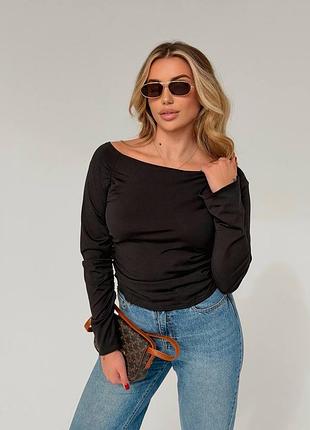 Жіночий чорний однотонний лонгслів з драпіруванням | 2213