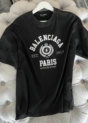 Класна модна футболка