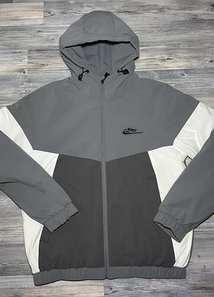 Весняна куртка nike