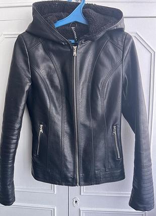 Жіноча куртка