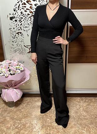 Стильные черные классические брюки и кофточка в подарок