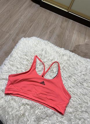 Топ женский спортивный adidas для занятий спортом