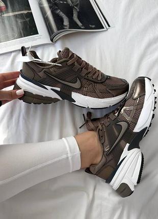 Жіночі кросівки nike v2k runtekk brown / smb+ 🔗