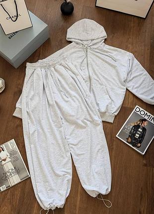 Жіночий костюм