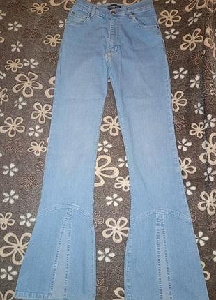 Джинси кльош