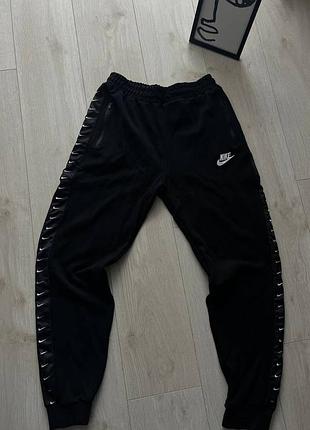 Штани nike на лампасах