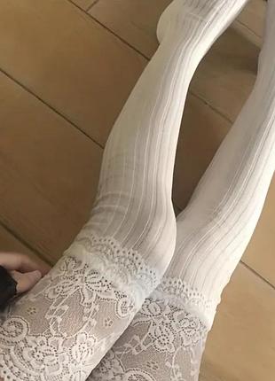 Одна пара женских весенне-осенних высоких носков гольфов выше колена с кружевными вставками белого и черного цвета