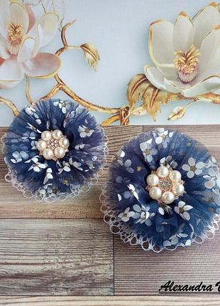 Синие бантики из фатина и кружева