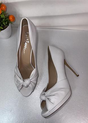 Розкішні білосніжні весільні туфлі на шпильці натуральна шкіра lulipa london 40-41р