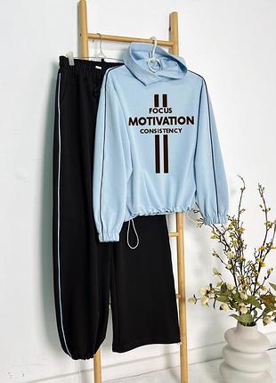 Красивий костюм для дівчат