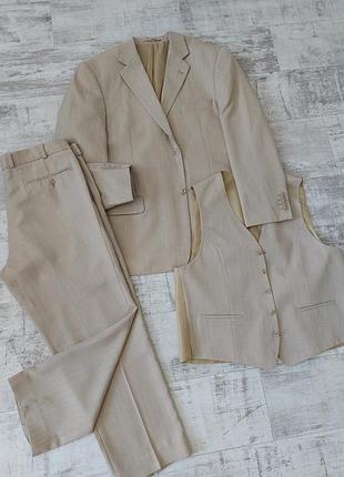 Чоловічий костюм