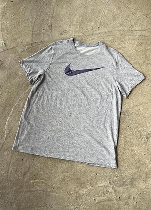 Спортивна футболка nike