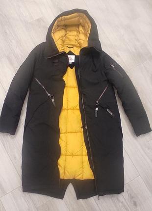 Качественная женская зимняя очень теплая куртка- парка. размер s-m. в идеальном состоянии. воротник можно снимать. замеры дам в частные сообщения.