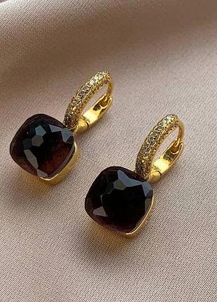 Помеллато брендовые серьги с камнем винного цвета и россыпью циркония