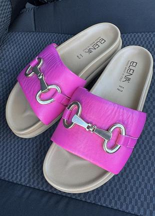 Шльопанці босоніжки бренд