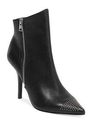 Черные кожаные ботинки на каблуке