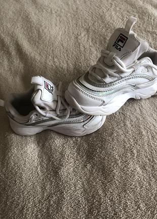 Кросівки моделі fila ray white/hologram