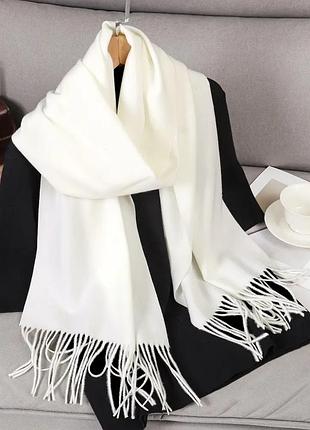 Шарф женский, молочного цвета, тоненький и теплый