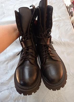 Шкіряні черевики на тракторній підошві