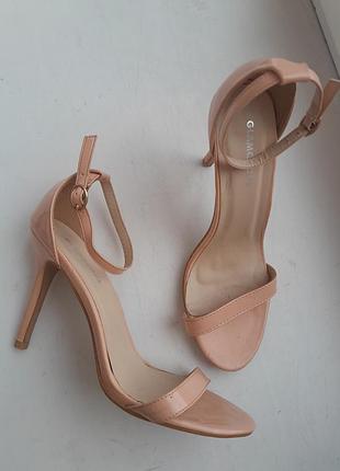 Босоножки 39р