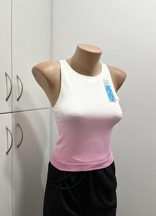 Біло-рожевий топ спортивний / жіночий топ білий / спортивний топ у рубчик