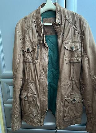 Куртка жіноча