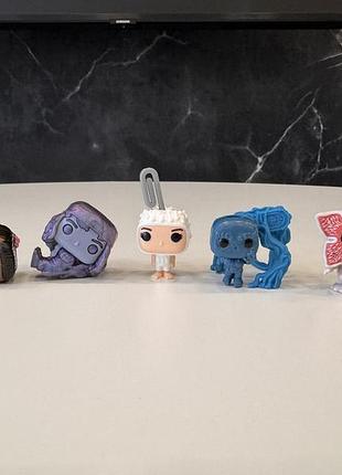 Колекційні фігурки з популярного серіалу "дивні дива" від kinder joy.