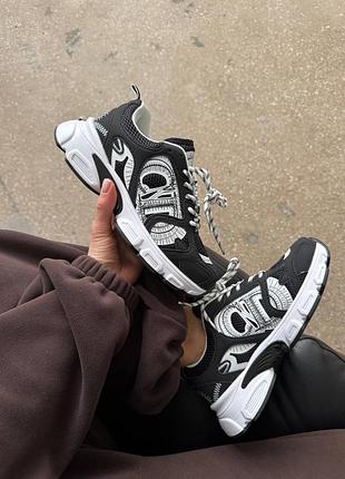 Кросівки брендові