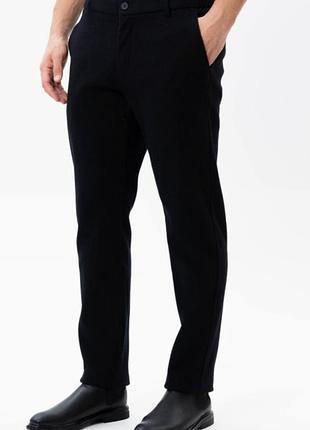 Стильные брендовые мужские брюки,hugo boss, оригинал. размер w32, 48.
модель regular fit 
в идеальном состоянии 
хорошее качество, натуральная ткань.