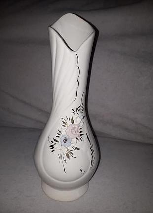 Ваза фарфоровая для цветов. лепнина, позолота, ручная роспись