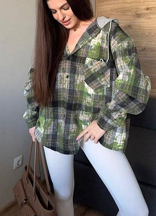 Трендова байкова сорочка оверсайз в клітинку, кольори, жіноча з капюшоном, демісезонна