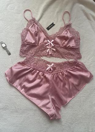 Жіночий атласний мереживний комплект