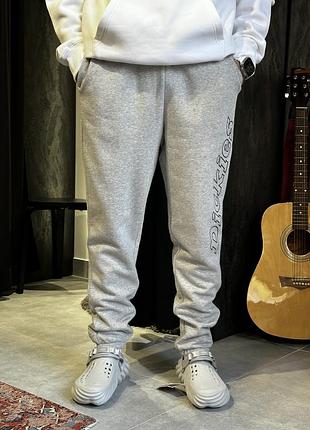 Dickies  спортивні штани в сірому кольорі, з манжетом по низу. мають вільну штанку. утеплені флісом. regular fit.