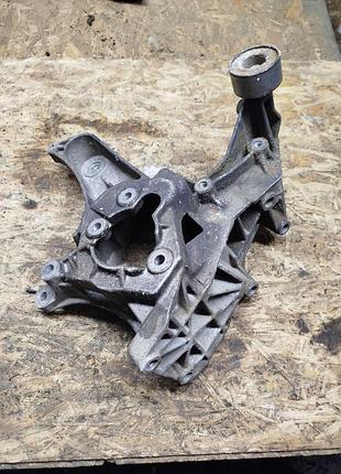 Кронштейн генератора рено 7700113574 renault megane, scenic	1.9 dci