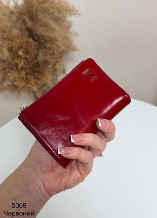 Женский стильный и качественный кошелек из натуральной кожи красный