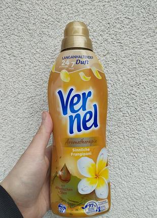 Кондиционер для белья vernel aromatherapy sinnliche frangipani 814 мл - аромат до 7 дней, 37 стирок