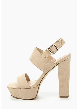 Роскошные бежевые замшевые босоножки на высоком каблуке и платформе