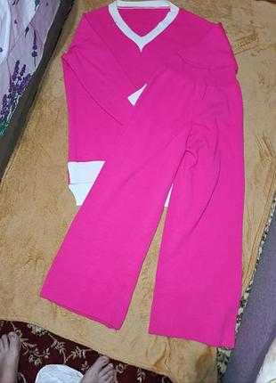 Женский яркий костюм двойка