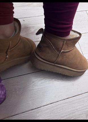 Австралійські черевики уги 39 на платформі