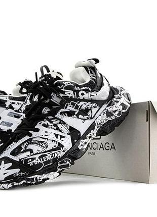 B*lenc*aga track graffiti black white арт 15386
