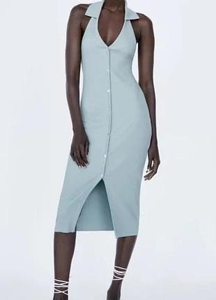 Облягаюча сукня з відкритою спиною