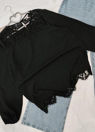 Красивая блуза с кружевом