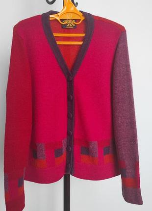 Яркий шерстяной кардиган