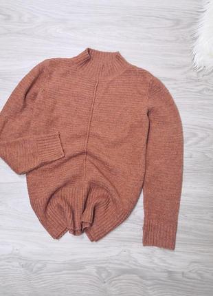 Буклированный темно-пудровый свитер в рубчик ворот стойка1 фото