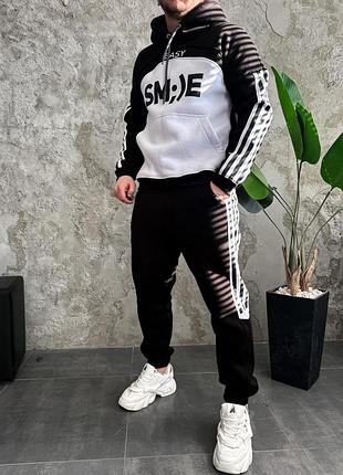 Мужской спортивный костюм