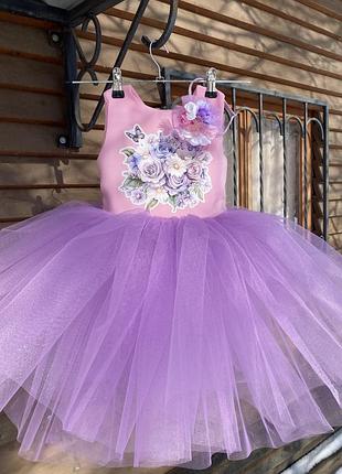 Сукня рожева лілова із квітами метеликами пишна коротка на свято весни мами нова для дівчинки з обручем