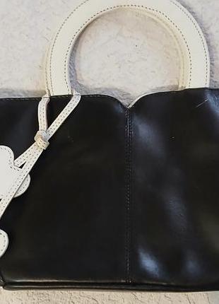 Маленька  жіноча чорна сумочка